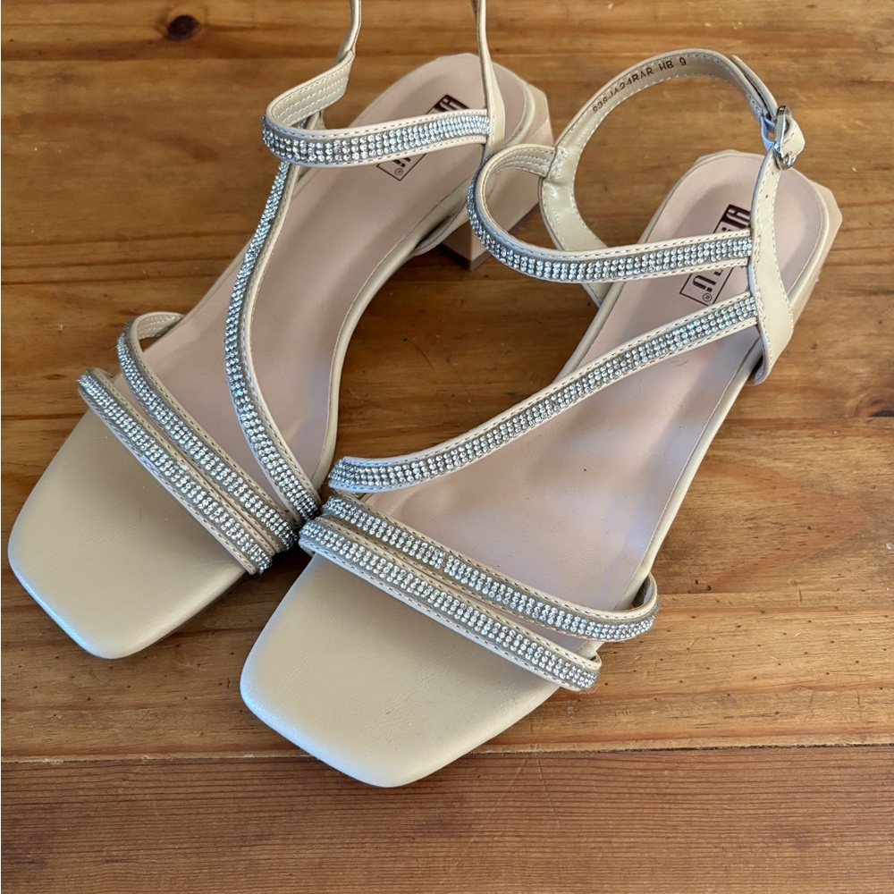 IDIFU Cream Rhinestone Strappy Sandals